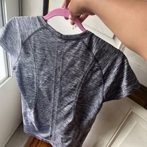 lululemon t shirt size 6